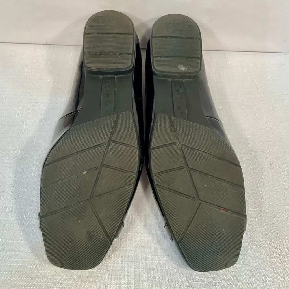 BLACK PATENT LEATHER FLATS WITH SILVER BUCKLE BY CALVIN KLEIN SIZE 8